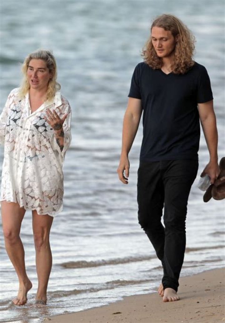 Who is Kesha Dating Now?