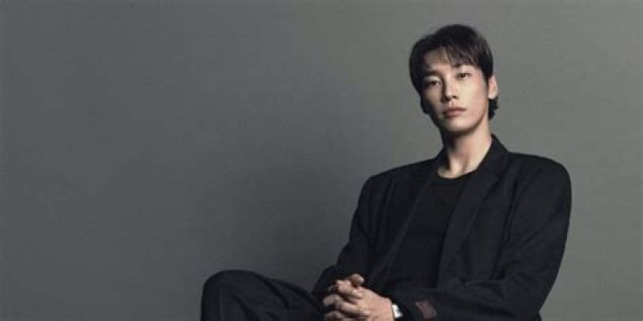 Who is Kim Young-kwang Dating Now