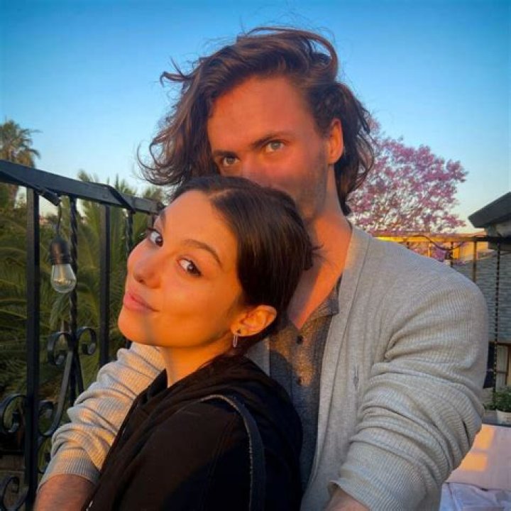 Who is Kira Kosarin Dating Now