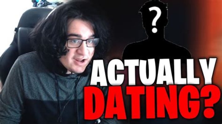 Who is KonekoKitten Dating Now?