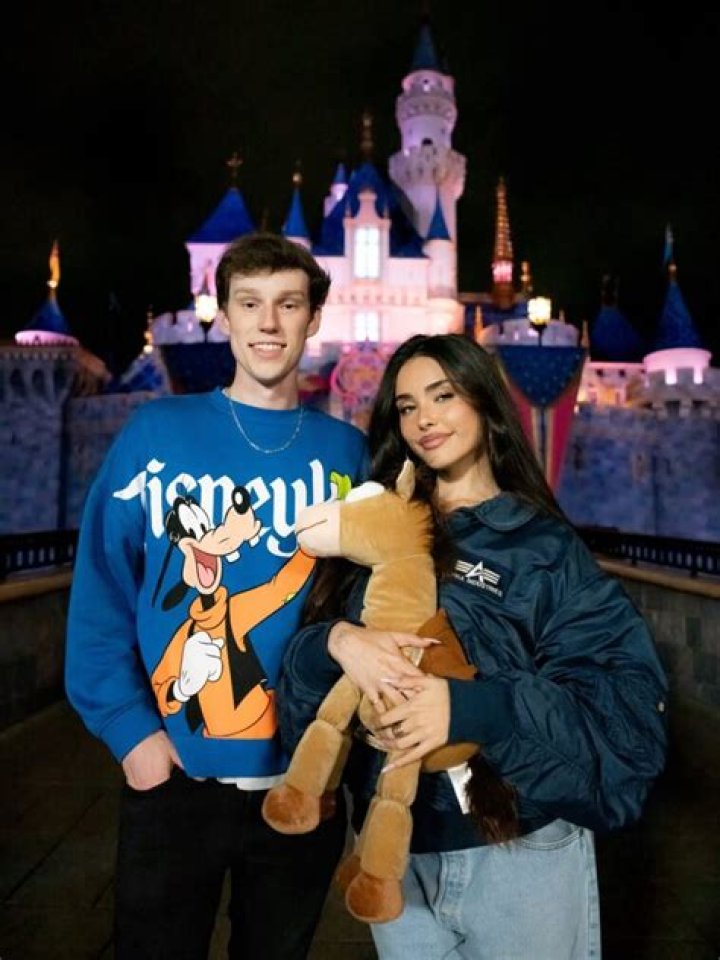 Who is Kyle Hansen Dating Now