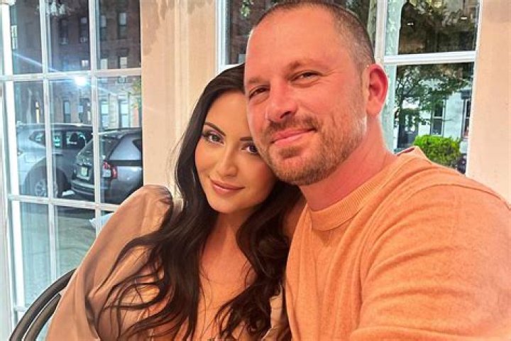 Who is Lane Davies Dating Now