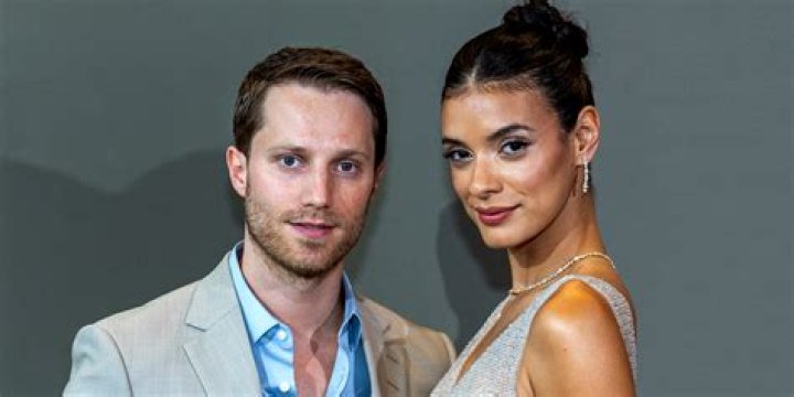 Who is Laysla de Oliveira Dating Now