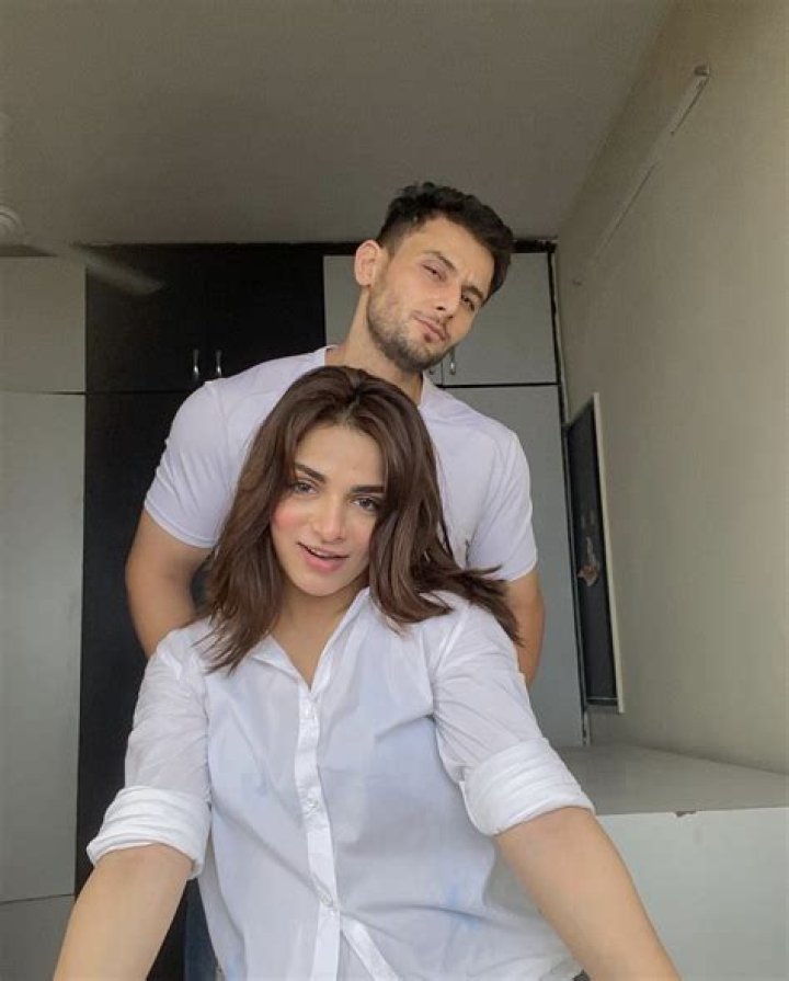 Who is Leenesh Mattoo Dating Now?