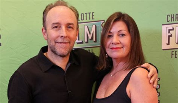 Who is Leigh Kakaty Dating Now