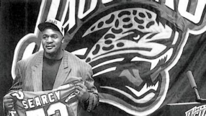 Who is Leon Searcy Dating Now