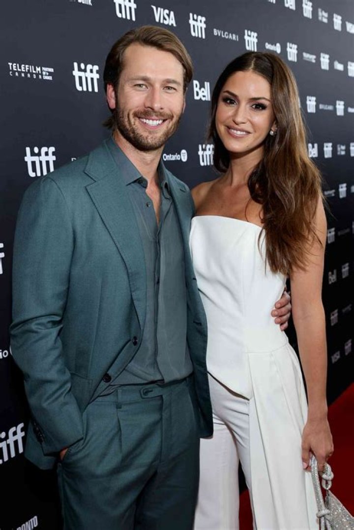 Who is Libby Powell Dating Now?