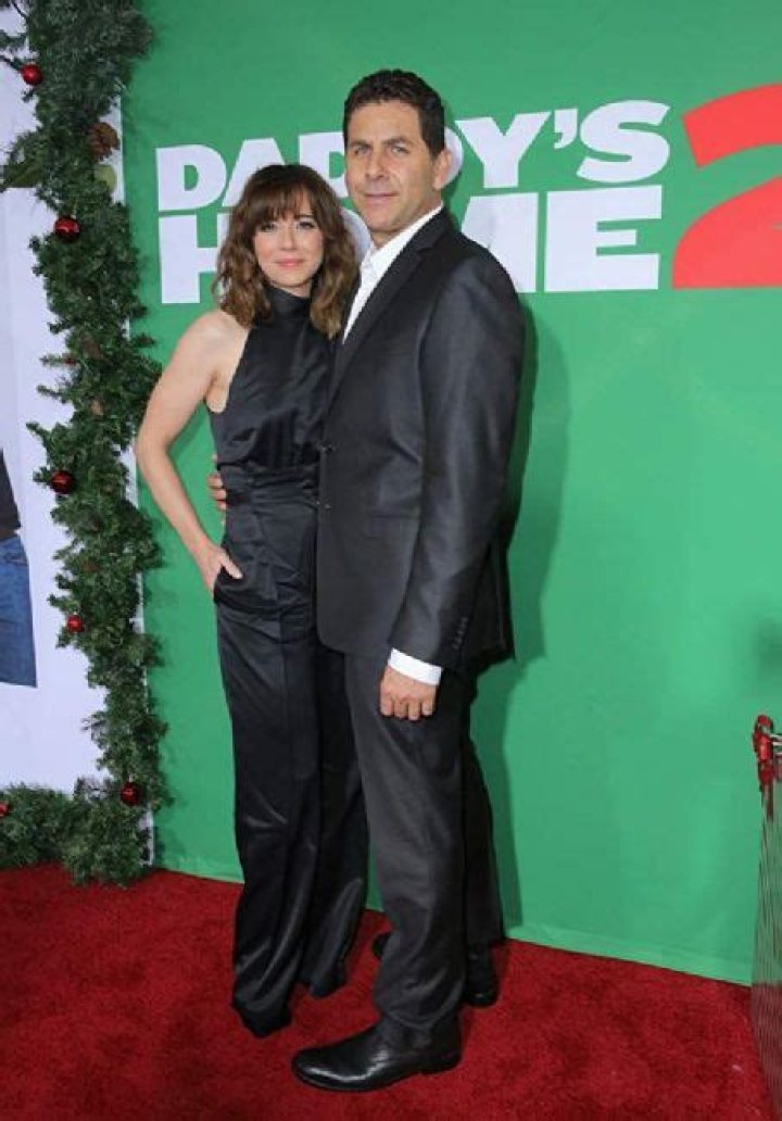 Who is Linda Cardellini Dating Now