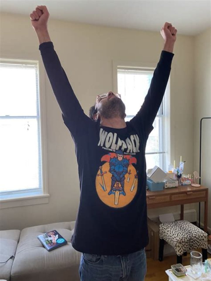 Who is LobosJR Dating Now?