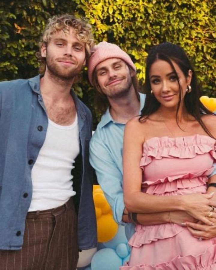 Who is Luke Hemmings Dating Now