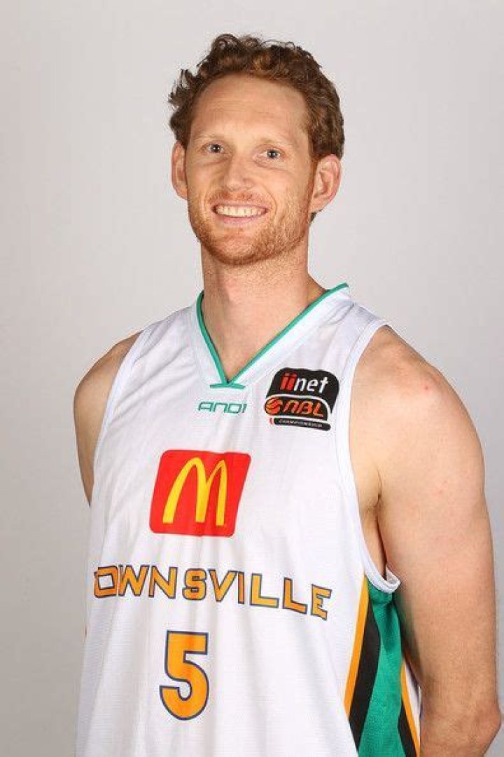 Who is Luke Schenscher Dating Now?