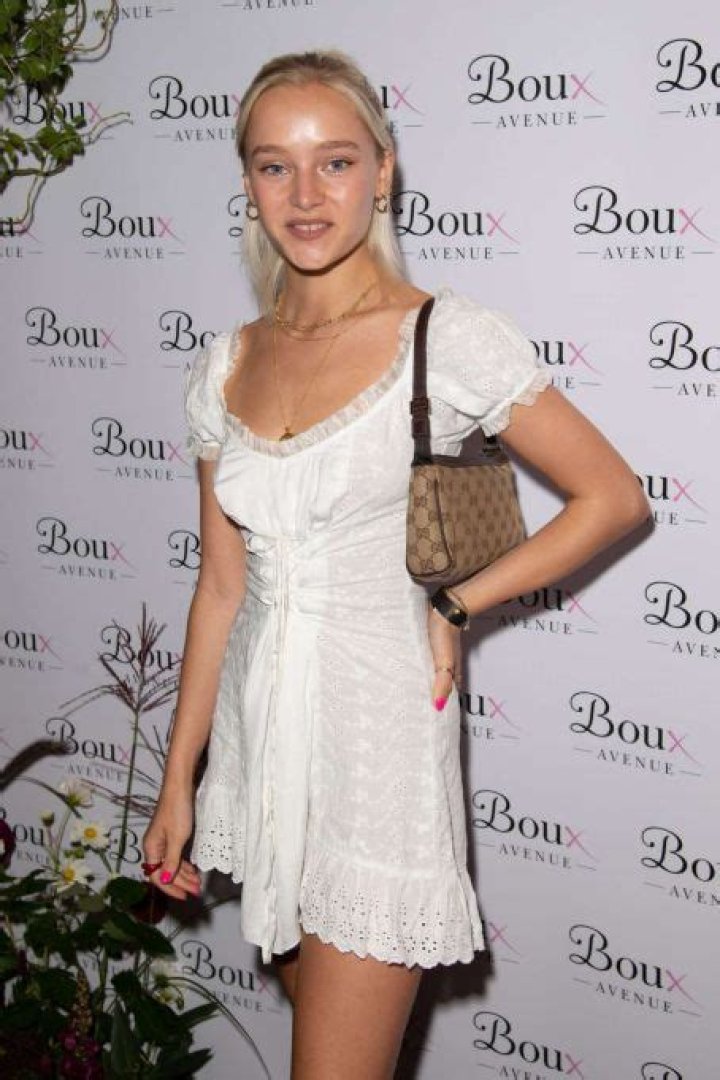 Who is Maddi Waterhouse Dating Now?