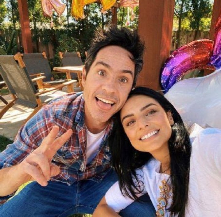 Who is Mauricio Ochmann Dating Now?