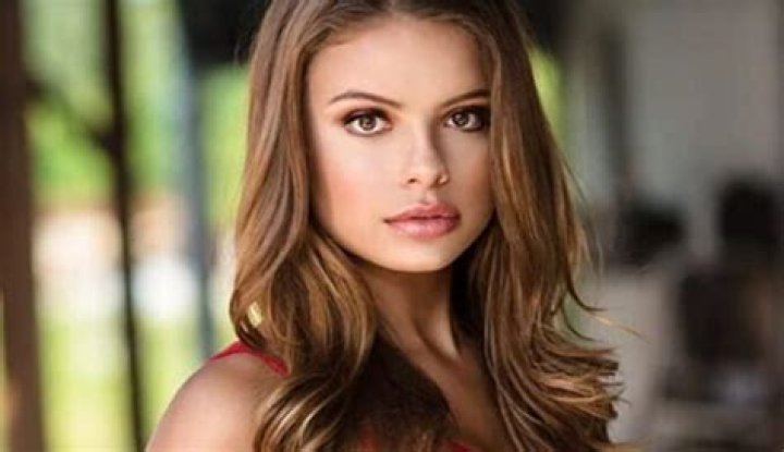 Who is Menny Flores Dating Now?