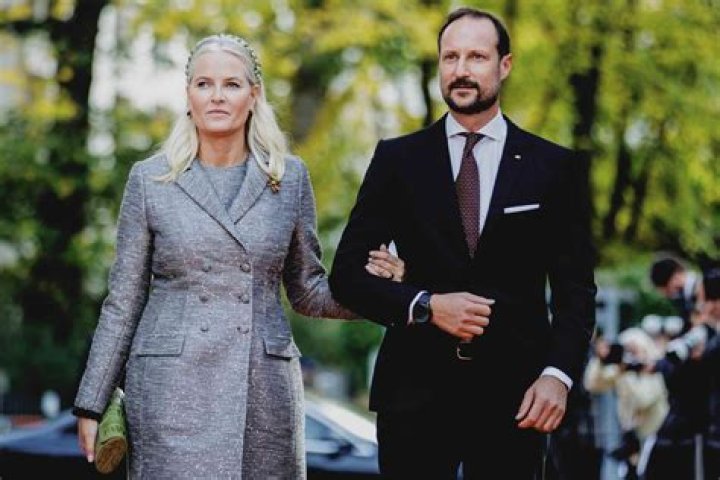 Who is Mette Towley Dating Now