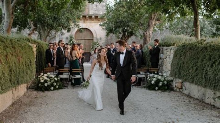 Who is Michael Hussey Dating Now?