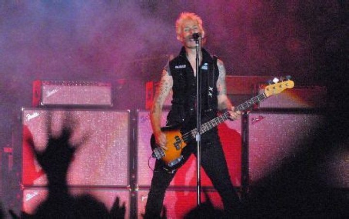Who is Mike Dirnt Dating Now?