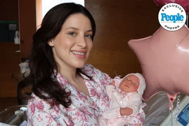 Who is Mireya Rios Dating Now?