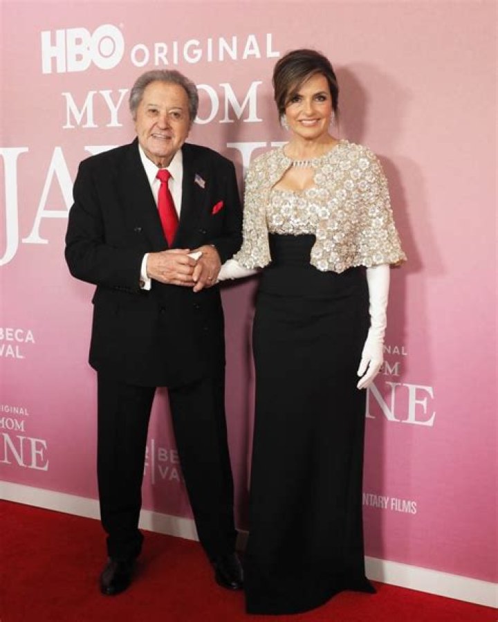 Who is Nelson Velasquez Dating Now?