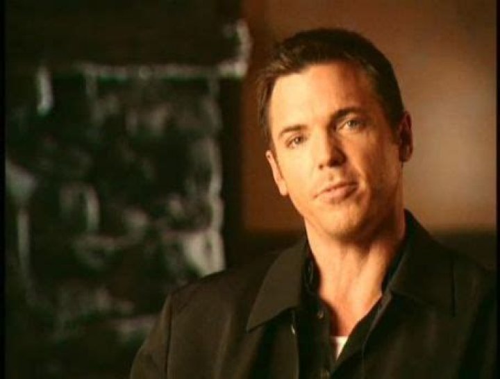 Who is Nicholas Lea Dating Now