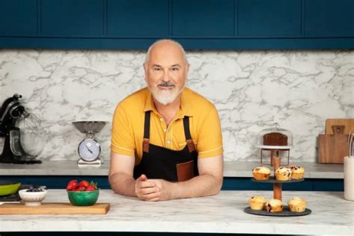 Who is Osvaldo Lugones Dating Now?