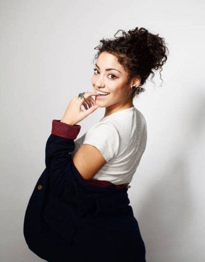 Who is Paulina Singer Dating Now?