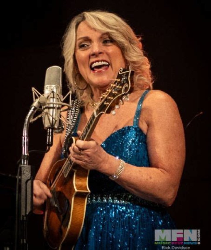Who is Rhonda Vincent Dating Now