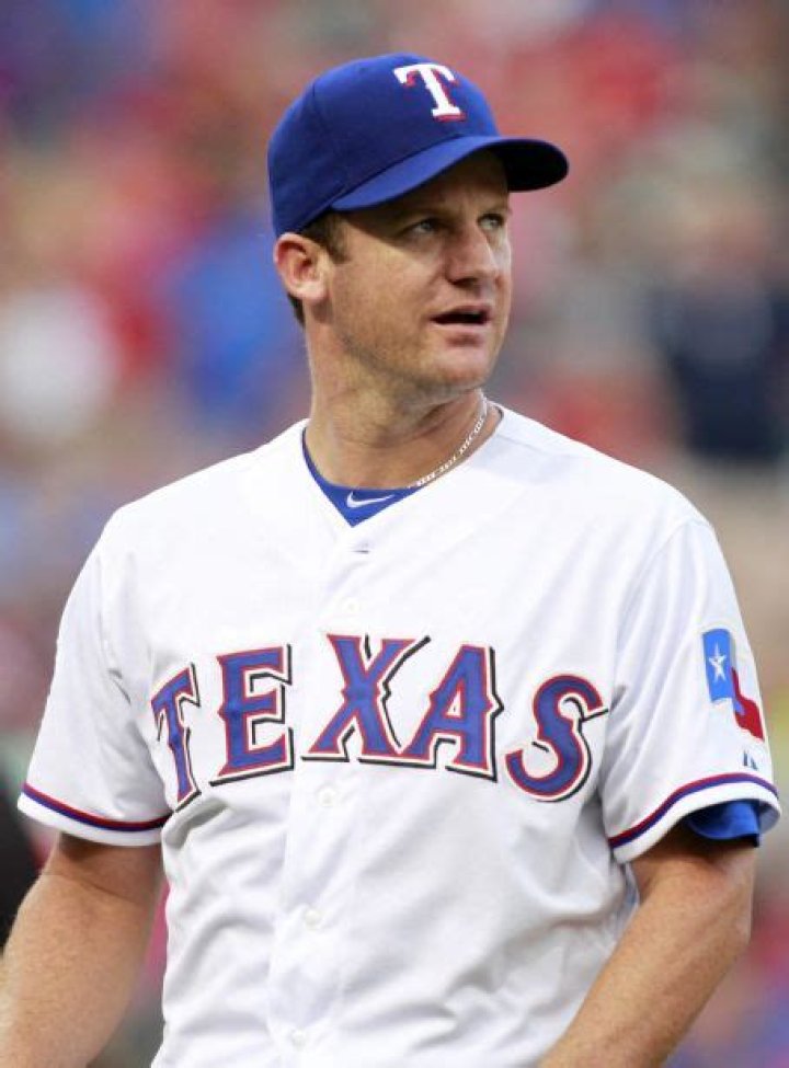 Who is Roy Oswalt Dating Now