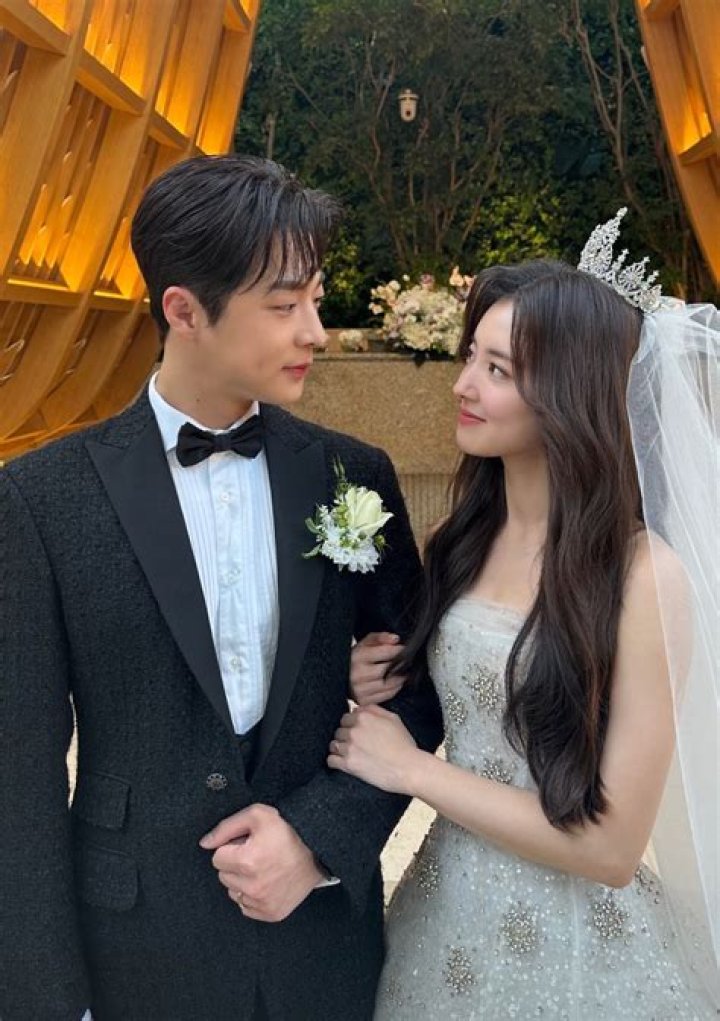 Who is Se-young Park Dating Now?