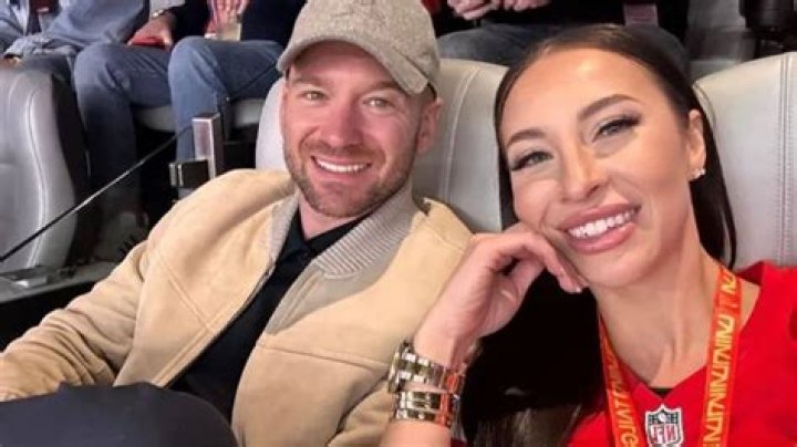 Who is Sean Evans Dating Now
