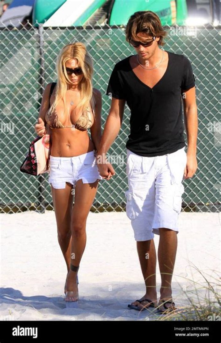 Who is Shauna Sand Dating Now?