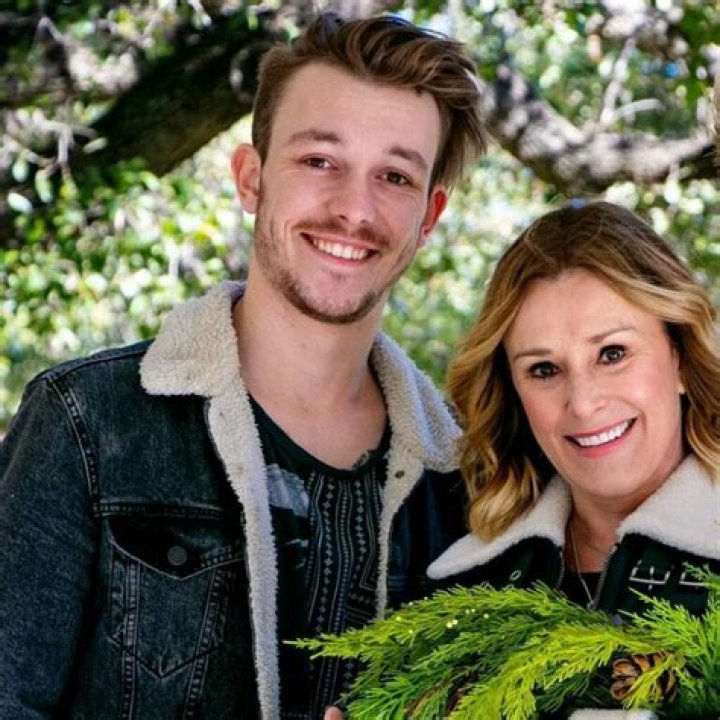 Who is Sheila Snow Dating Now?