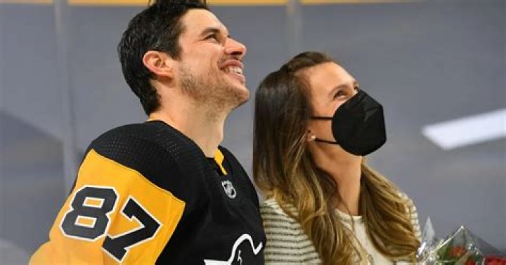 Who is Sidney Crosby Dating Now