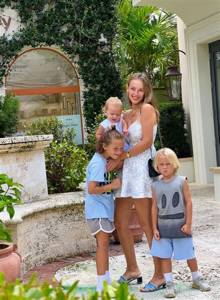 Who is Sophie Gainsbybrains Dating Now