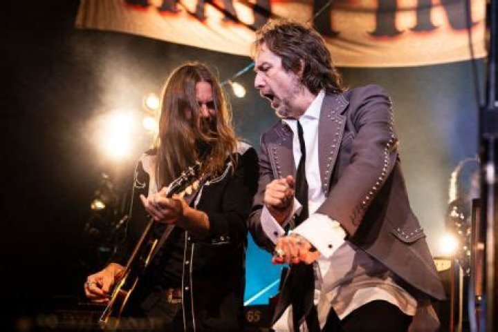 Who is Sven Pipien Dating Now?