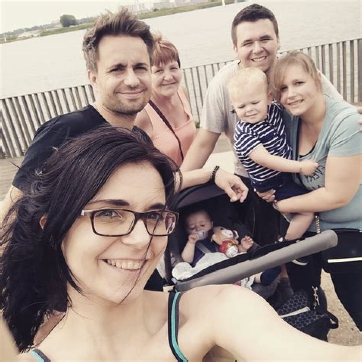 Who is Tania Derveaux Dating Now?