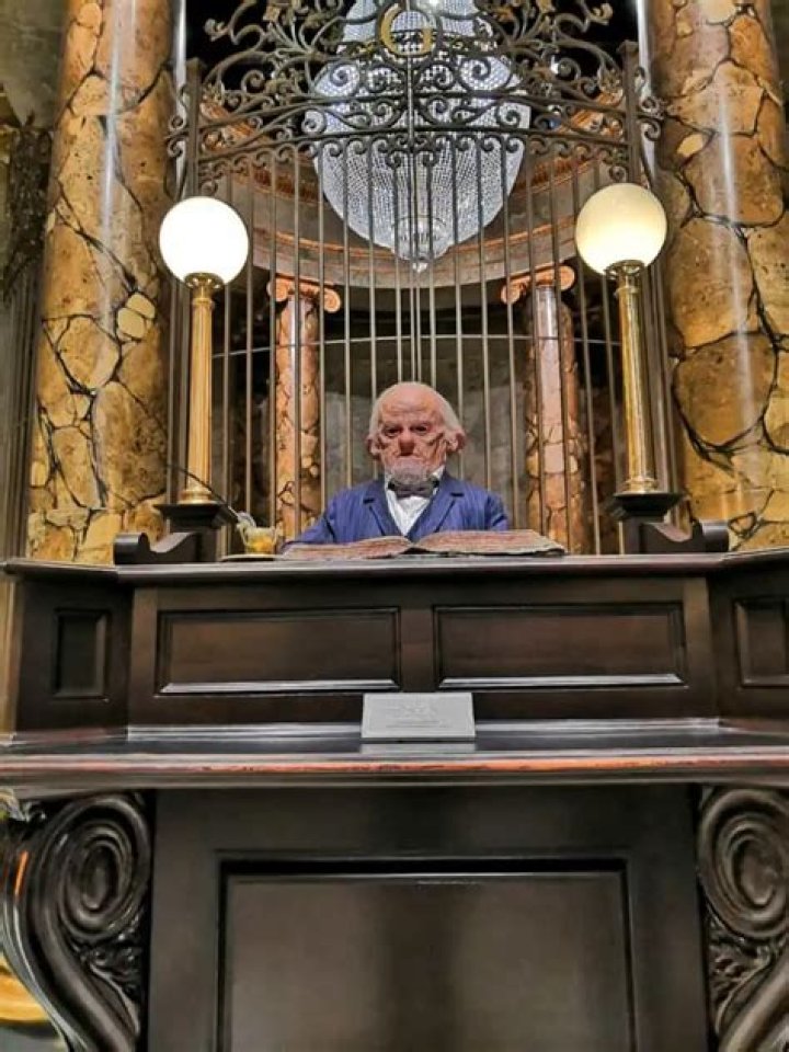 Who is Veela Dating Now?