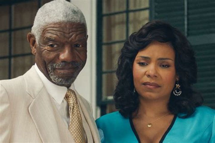 Who is Vondie Curtis-Hall Dating Now