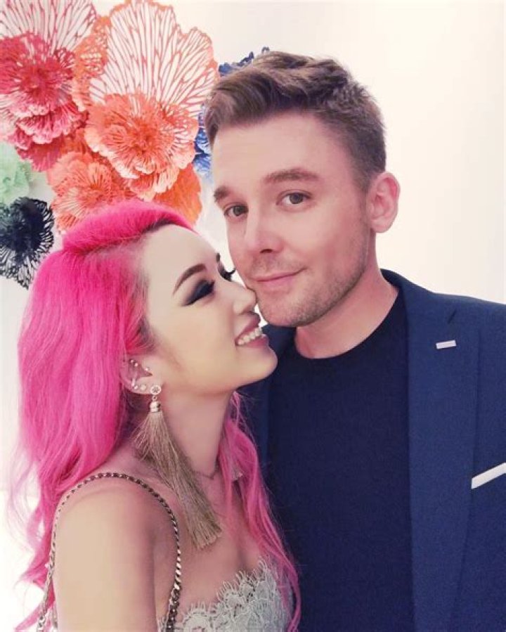 Who is Xiaxue Dating Now?