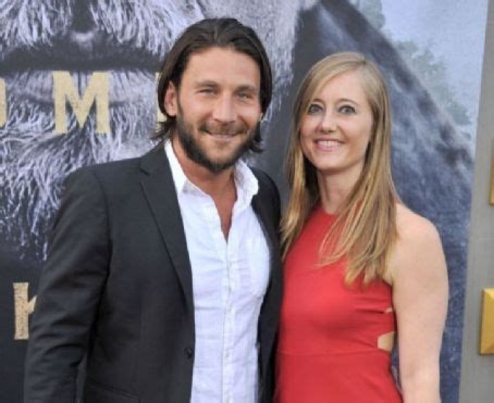 Who is Zach McGowan Dating Now